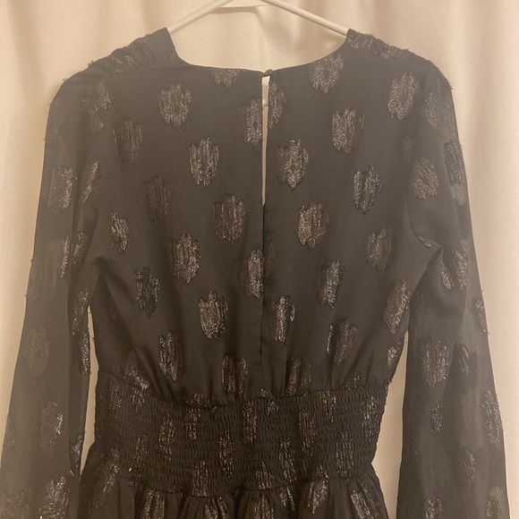 Beautiful flowy dress, long sleeves, very flattering - Picture 4 of 5